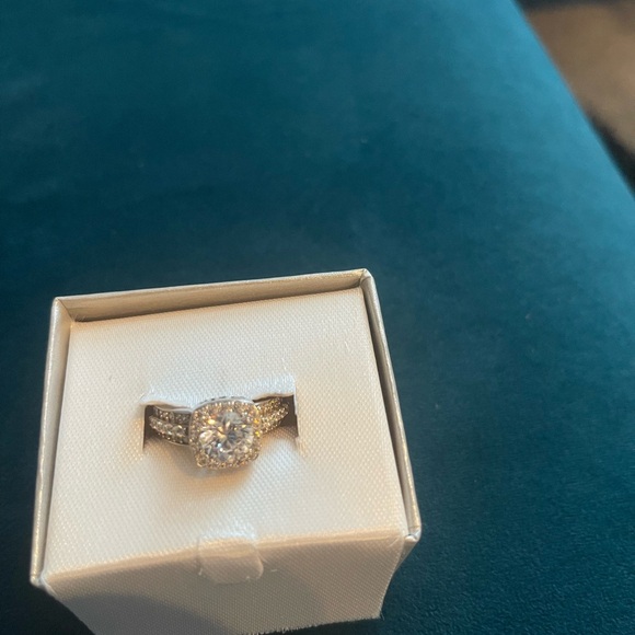 Forever Radiant Sterling Silver Halo Ring Size 8 - Picture 1 of 3